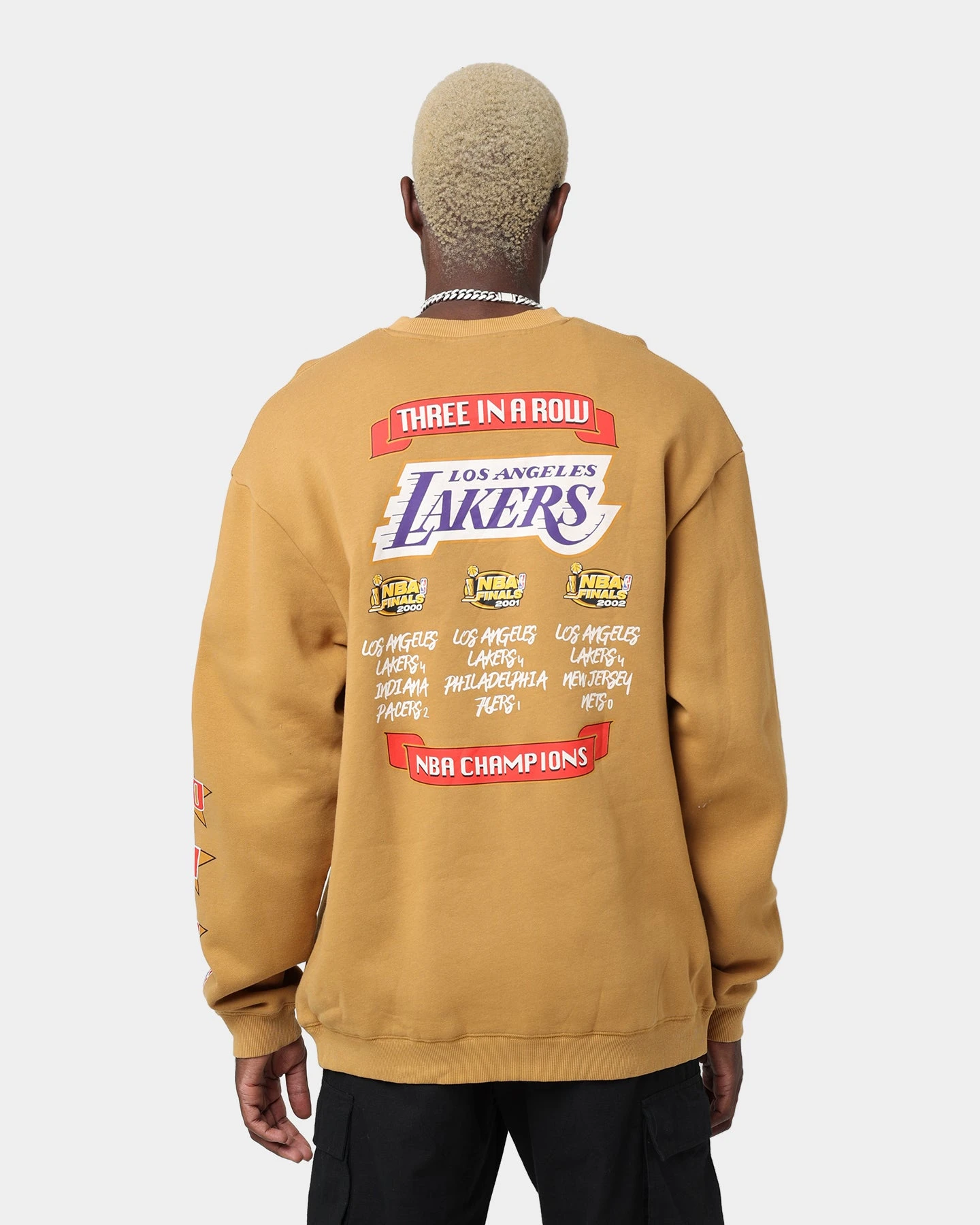 Mitchell & Ness Los Angeles Lakers 3-Peat Crewneck Bone Brown - Image 4