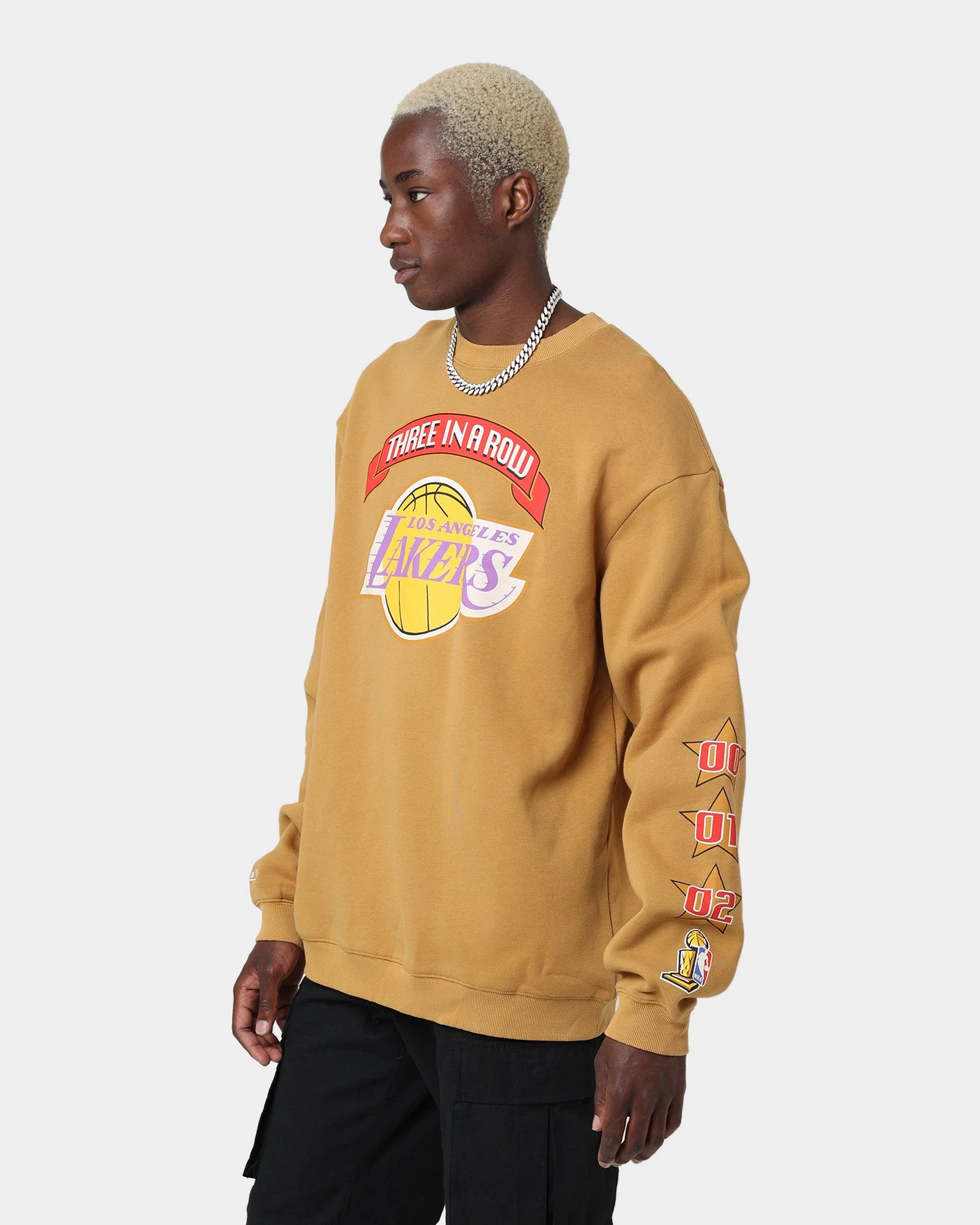 Mitchell & Ness Los Angeles Lakers 3-Peat Crewneck Bone Brown - Image 6