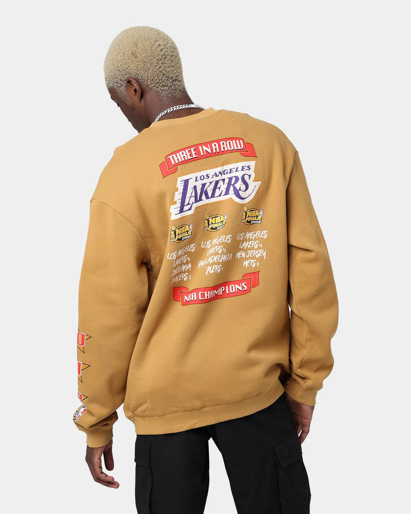 Mitchell & Ness Los Angeles Lakers 3-Peat Crewneck Bone Brown - Image 7