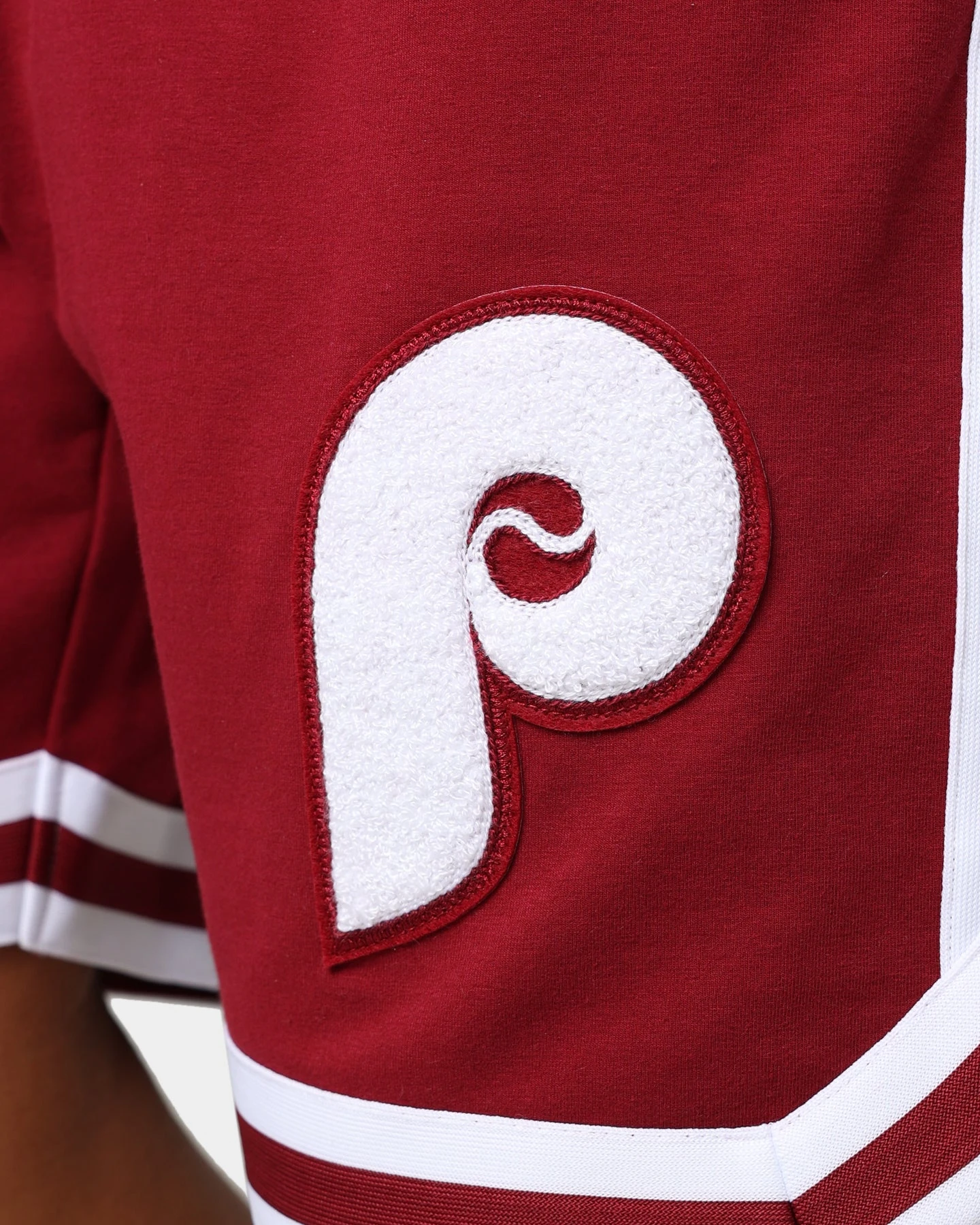 New Era Philadelphia Phillies Logo Select Shorts Red - Image 9