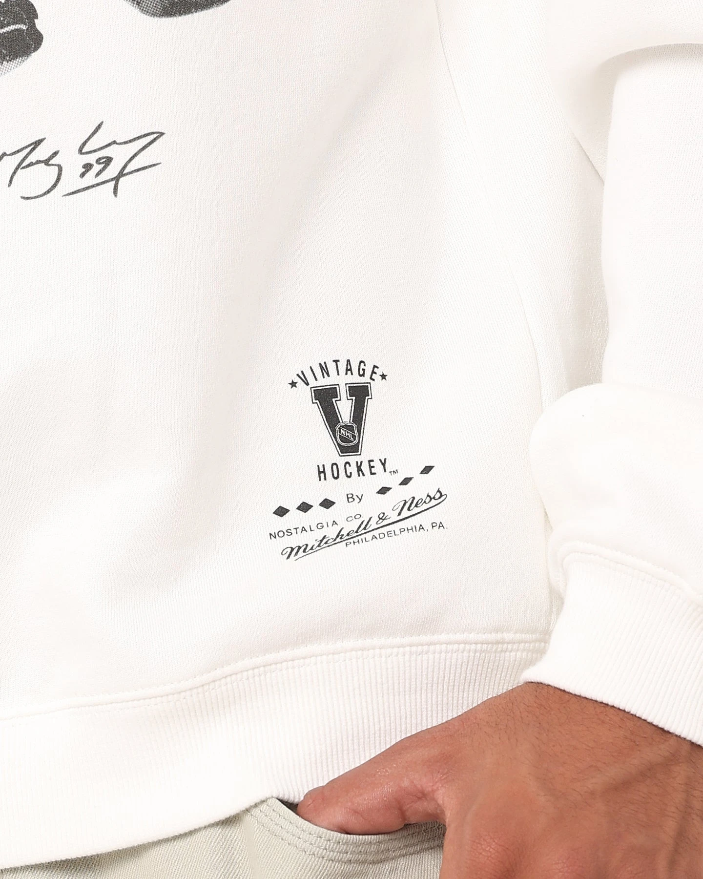 Mitchell & Ness Los Angeles Kings Wayne Gretzky Electric Crewneck Vintage White - Image 8