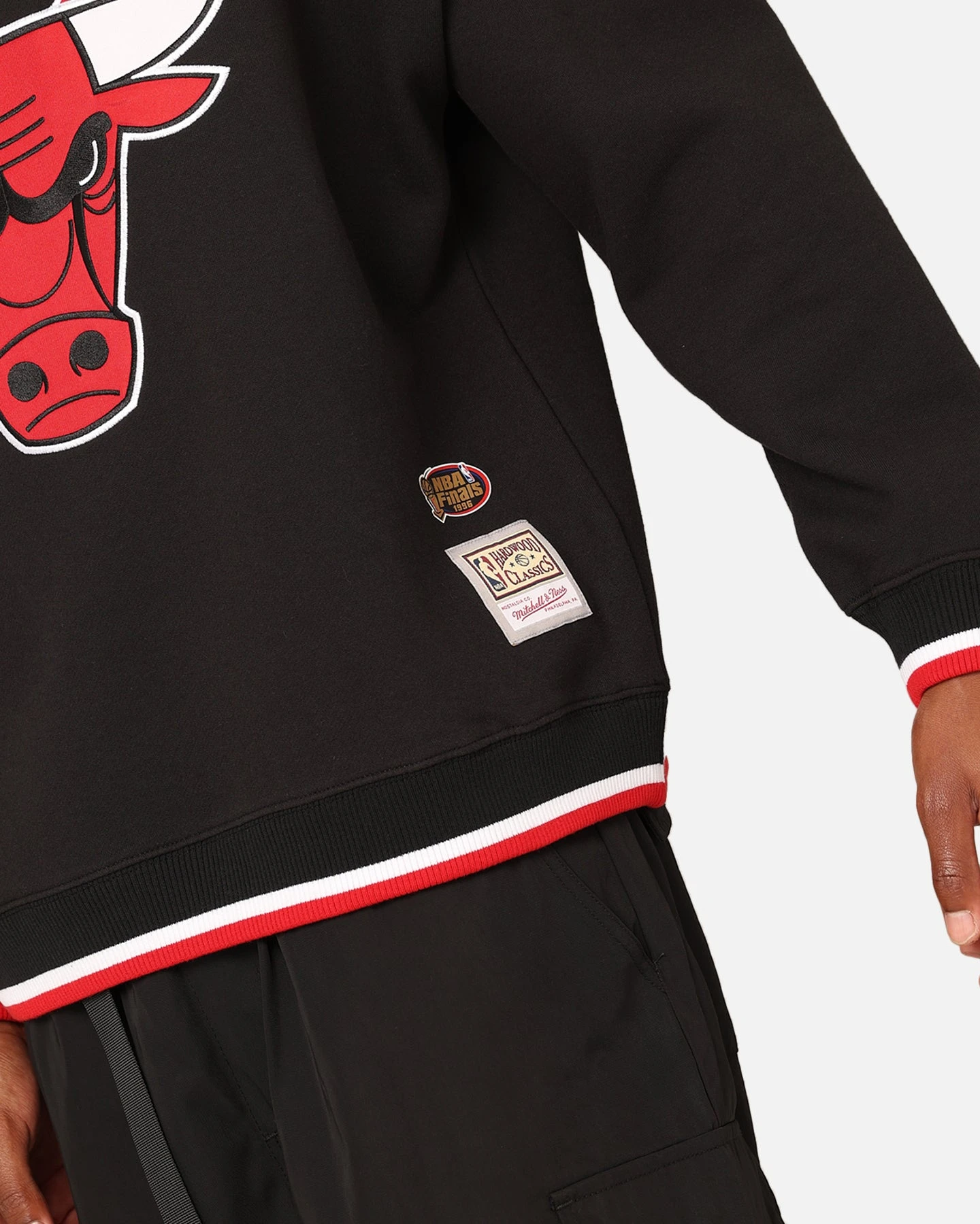 Mitchell & Ness Chicago Bulls Shooting Crewneck Black - Image 7